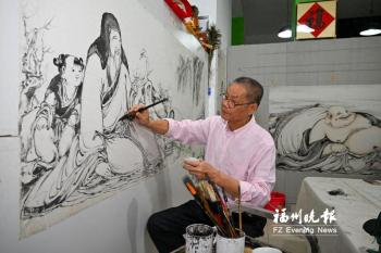 李德发：将宣纸裱在墙上悬笔作画 画中人物破壁来  -图1