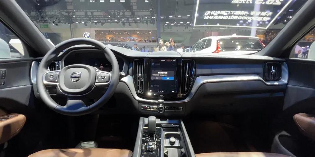 沃尔沃终于＂杀疯了＂！XC60跌破30万，2.0T+8AT爆250马力  -图4